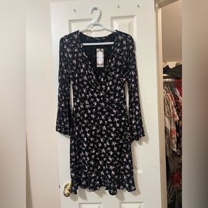 BOOHOO floral dress, long sleeve, size 6. Never worn!